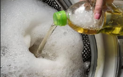 Vinegar is the key to whiter laundry and softer towels, but most people use it incorrectly. Here’s how to use it correctly.